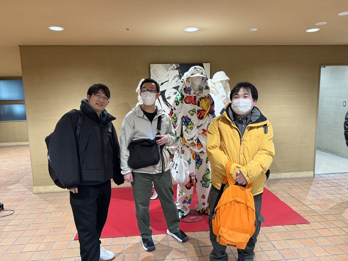 K_game_cat's tweet image. 先日、大阪国際工科専門職大学さんにて会社説明会を行いました!学生の皆さんが熱心に質問されているのが印象的です✨
#ケーツー #ゲーム会社
#大阪国際工科専門職大学 さん
#ありがとうございました🌞
#校舎にあったマネキンとの一枚📸
#2025年はこのマネキンのようにスマートな投稿をしていきます🫡