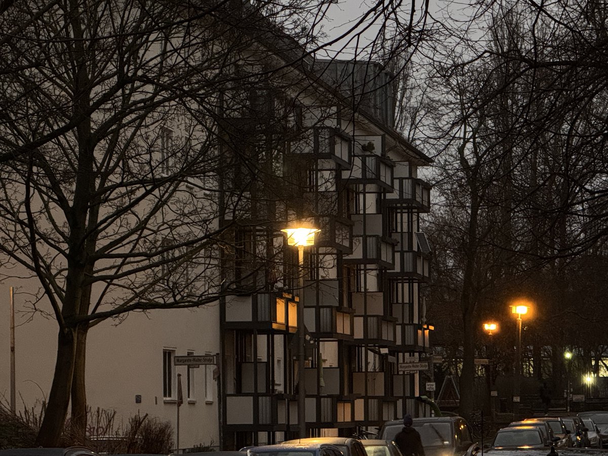 Not a great photo, but there is a massive difference between the old dark orange glow and the new bright white light 🙁 really not a fan of it