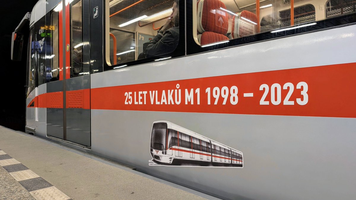 Tramvaják pražský tweet media