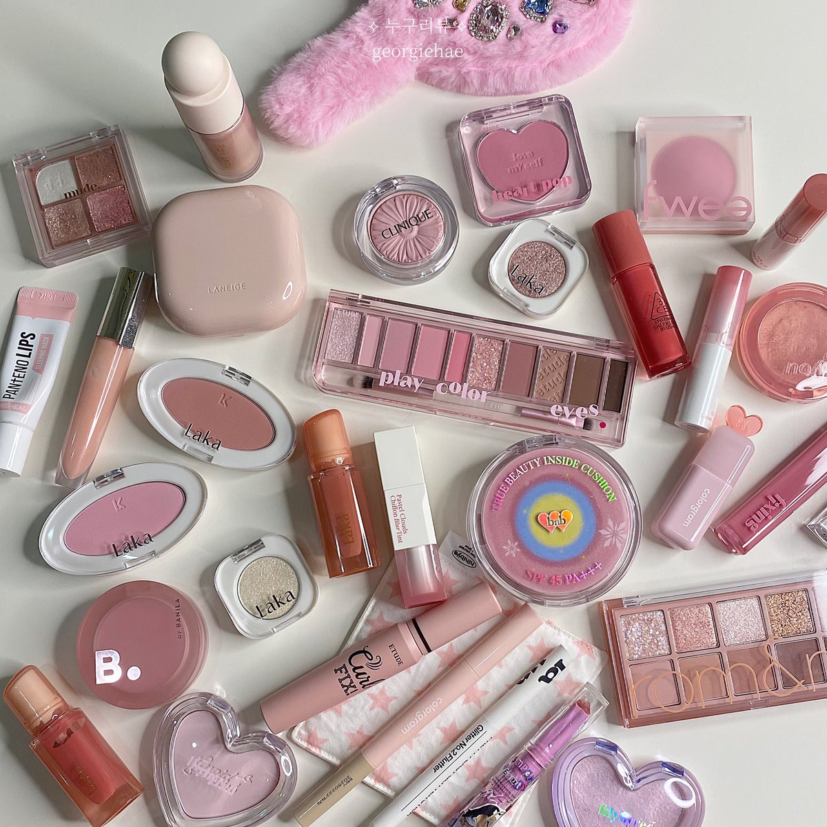 mefguru's tweet photo. ternyata si gemes wonhee illit nge-spill makeup products yang dia sering pake! dan ternyata emang sebagus itu products nya huhu 🫠🤍 https://t.co/Z1lC0AGRFh