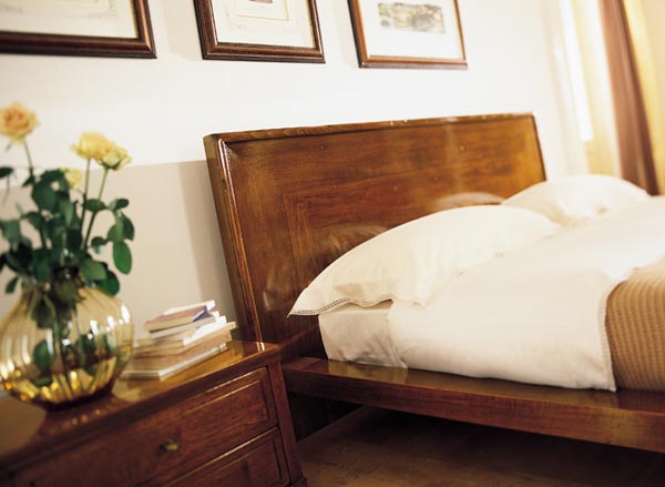 ziliomobili's tweet photo. #CollezioneIDEA: #designmoderno e calore del legno.
#IDEAcollection: #moderndesign and warmth of wood.
@ziliomobili #madeinitaly #walnut #noce #handcrafted #artigianale #bedroom #cameradaletto #bed #letto #nightstand #comodino #chest #comò #wardrobe #armadio #mirror #specchiera https://t.co/CKjthJzWMK