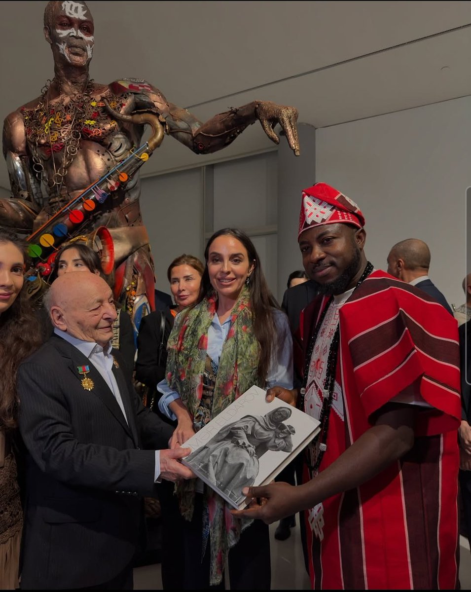 AmodaOgunlere's tweet photo. Abami Eda - Fela Anikulapo Kuti done by Dotun Popola @dotunpopoo is one of Nigerians' finest sculptors

He uses scrap metal materials majorly for his work. He is known for transforming thrash into treasure

This sculpture is currently displayed at Heydar Aliyev Centre in Azerbaijan 🇦🇿