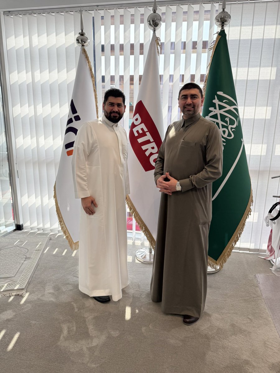 moaidmahjoub's tweet photo. So proud of my dear brother Mohannad Mahjoub achievement on developing the #FinPal financial services to enable customer to make smart financial decision. 
#PetrominCorporation https://t.co/WC4aWlX3As