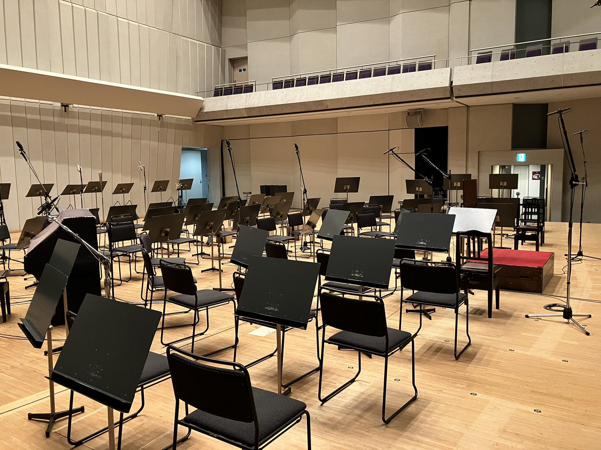 tcm_mmc's tweet image. ミュージック・メディアコース4年生の卒業制作の作曲作品レコーディングの準備中🎵
明日の本番はオーケストラの響きを最高の音で録れますように‼️