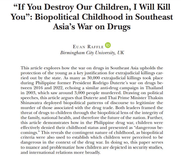 INTPOLITSOCIO's tweet photo. 👩‍👧 How does the war on drugs weaponize childhood?

✍️@Euan_Elffar argues that Duterte (🇵🇭) and Thaksin (🇹🇭) framed the threat of drugs to children through a biopolitical lens, emphasizing the integrity of the family, national health and future of nation.

https://t.co/LfbBNNnKqx https://t.co/N3aMgQIPFa