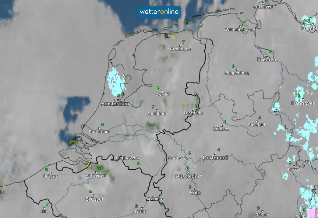Alpenweerman's tweet image. Nederland - Kil en grijs onder inversie
Met een zwakke ZO stroming wordt in de onderste atmosfeer vochtige lucht aangevoerd. Onder een inversie met bovengrens tot circa 600 meter (2) resulteert dit in #stratus en #mist (1). In de loop van de dag en vooral morgen zal de