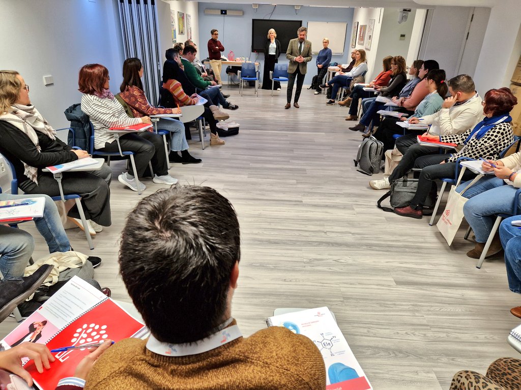 Graciela G.Oyarzabal 🧡 (@gracielaecm) on Twitter photo Comienza Escuela de Liderazgo Educativo, formación <a href="/ecatolicmadrid/">Escuelas Católicas Madrid</a> <a href="/InnovacionECM/">Innovacion 4319 ECM</a> de 56 h., liderada por <a href="/Sara_Ferreras/">TrimTab by Sara Ferreras</a> y orientada a incrementar el entusiasmo en los claustros, mediante herramientas que permiten mejorar la calidad educativa en un entorno de aprendizaje positivo. Comienza Escuela de Liderazgo Educativo, formación <a href="/ecatolicmadrid/">Escuelas Católicas Madrid</a> <a href="/InnovacionECM/">Innovacion 4319 ECM</a> de 56 h., liderada por <a href="/Sara_Ferreras/">TrimTab by Sara Ferreras</a> y orientada a incrementar el entusiasmo en los claustros, mediante herramientas que permiten mejorar la calidad educativa en un entorno de aprendizaje positivo.