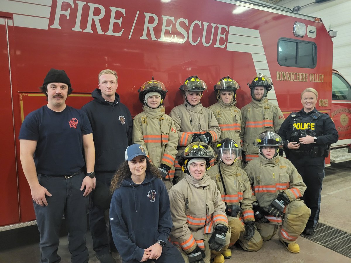 OPP_ER's tweet image. #RenfrewOPP's Community Engagement Officer had a great time teaming up with her brother and members of the Bonnechere Valley Fire Department to present to the Junior Fire Fighter Program. 

The program is tailored for youth ages 15-18 and is completely free. It teaches…