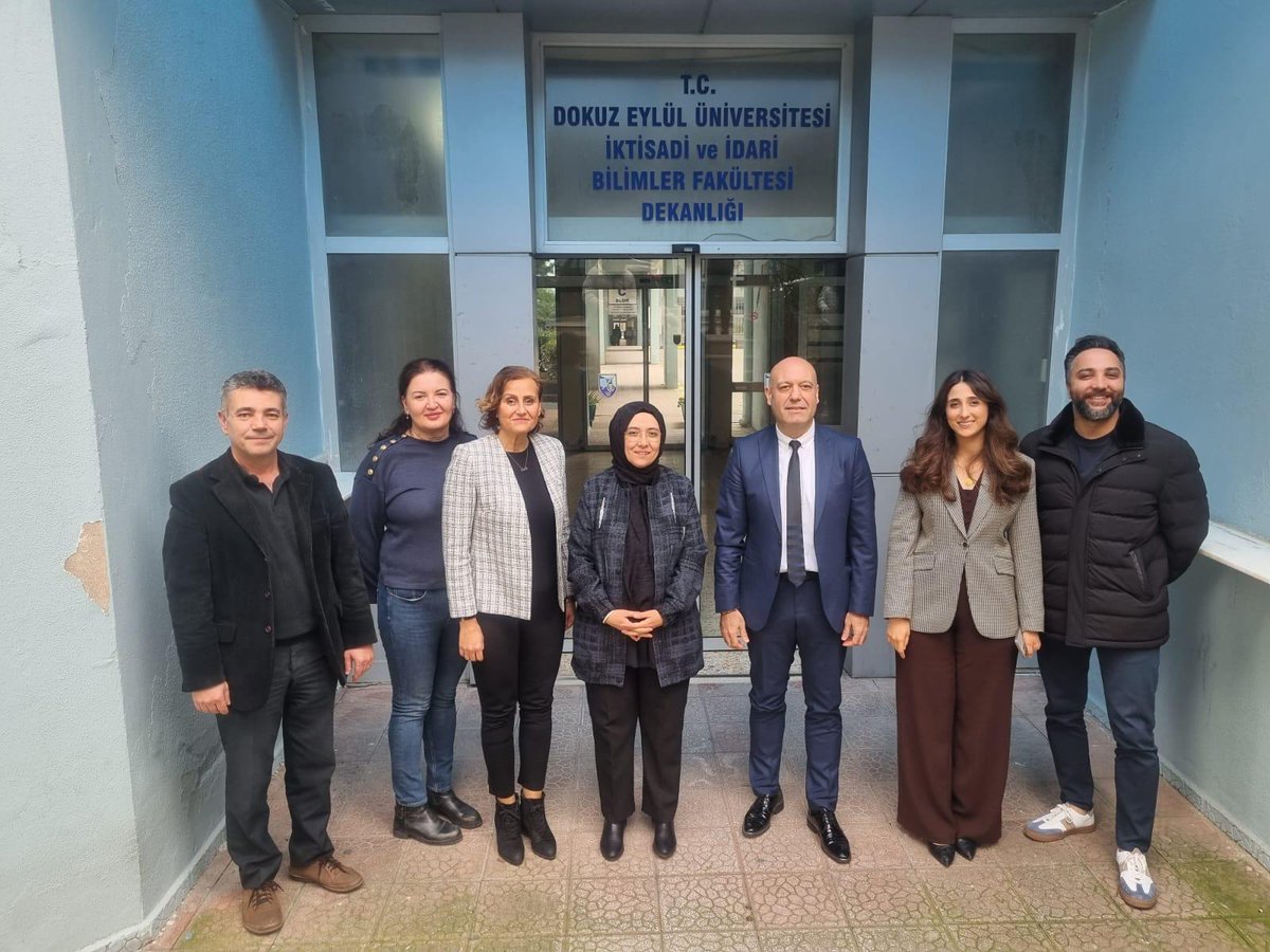 İzmir Vali Yard. Sayın Nur Sevinç Özbek Çakas ve Karaburun Kaymakam V. Hilal Kızılkaya Fakültemizi ziyaret etmislerdir. Ziyarete eşlik eden Kamu Yönetimi Bölüm Başkanı Prof. Dr. Gökhan Tenikler ile Dr. Ögr. Üy. Dilek Eser ve Dr. Ögr. Üy. Yakup Özkaya'ya teşekkür ederiz.
<a href="/9euiibf/">DEÜ İİBF</a>