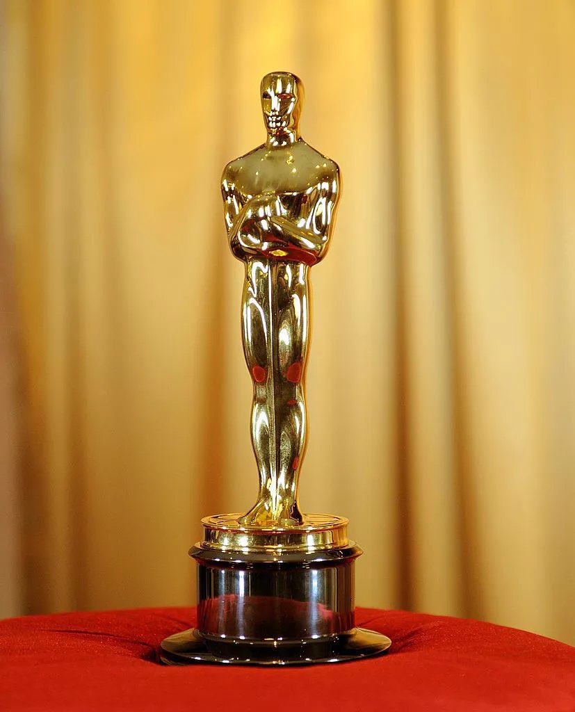 poponze's tweet photo. Fernanda Torres revelou que NÃO ASSISTIU ao anúncio de sua indicação ao #Oscars:

“Eu não tava na frente da televisão nem morta, de jeito nenhum. Acordei com aquela angústia, porque eram duas alternativas: uma era não ser indicada e ficar com aquele sentimento de ‘morreu na praia’; a outra era o medo de ser nomeada, porque eu sei o trabalho que vem pela frente. No dia 8 de fevereiro, vou ter que estar em Los Angeles de novo.”