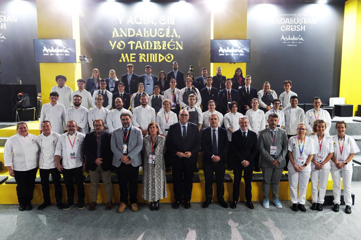 Arturo_BernalB's tweet photo. Gracias @viveandalucia, @andalucianet y @TurismoAND.

Me rindo ante este gran equipo que ha hecho un gran #FITUR2025. 

#AndalusianCrush 👏🏼 https://t.co/2O19ORhEc5