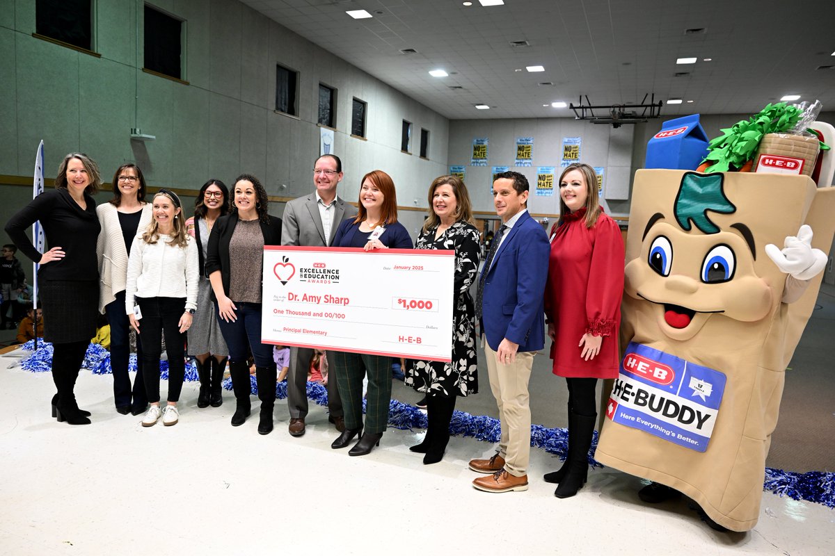 LeanderISD's tweet photo. Congratulations to @RiverPlaceTitan principal, Dr. Amy Sharp, for being named a finalist in the elementary school principal category in the @HEBexcellence Awards! 🥳

We are incredibly proud of Dr. Sharp and her outstanding leadership! 👏

#1LISD https://t.co/ng1HrbzhSb