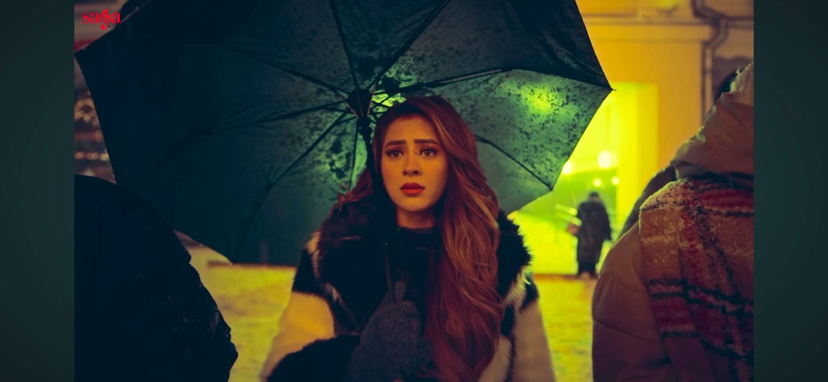 SaaraAli14's tweet photo. Hiba got one of the best stylish in this MV ❤️✨
2 Years of Rulate Ho 🫶
#HibaNawab #RulateHo #MusicVideo https://t.co/8QVRkZQ0x6