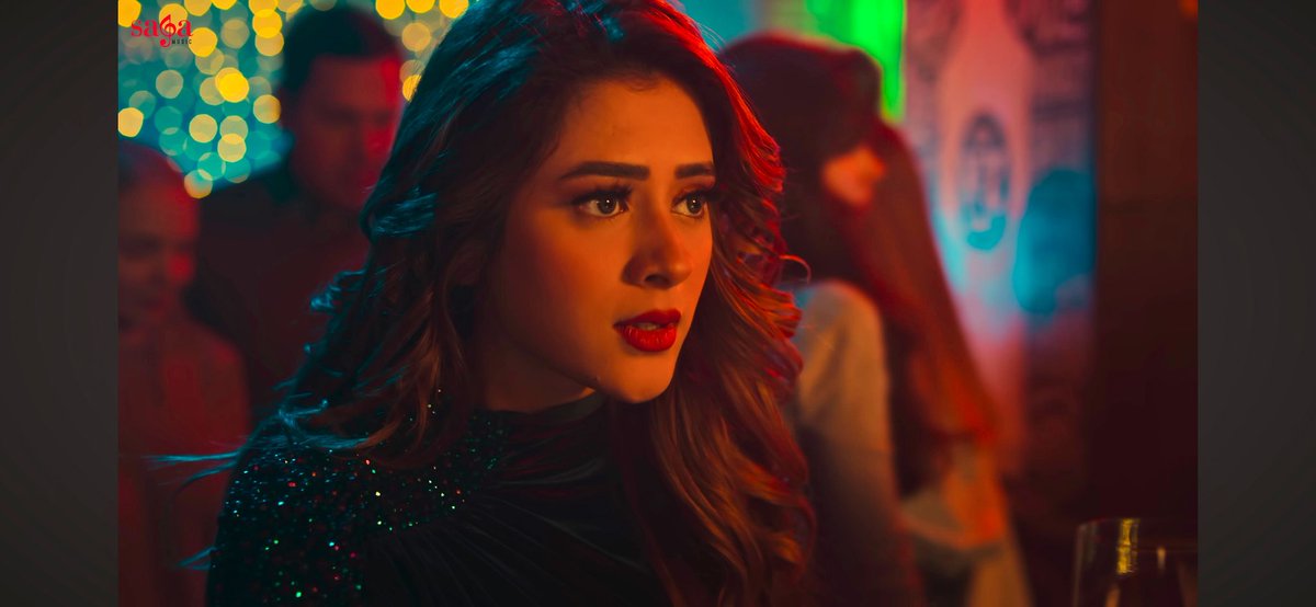 SaaraAli14's tweet photo. Hiba got one of the best stylish in this MV ❤️✨
2 Years of Rulate Ho 🫶
#HibaNawab #RulateHo #MusicVideo https://t.co/8QVRkZQ0x6