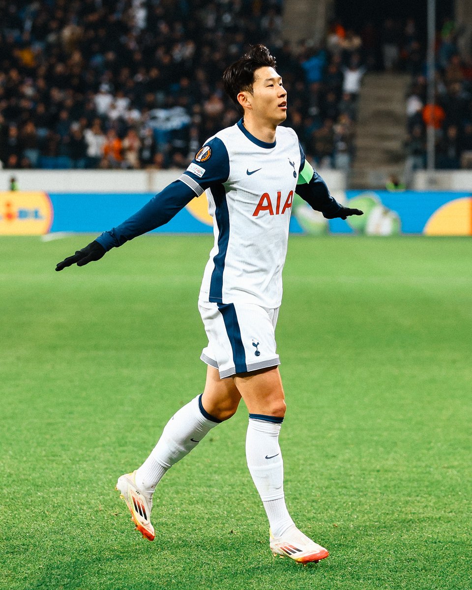 SpursOfficial's tweet photo. Sonny 🙌 https://t.co/uRCSxOoeJW