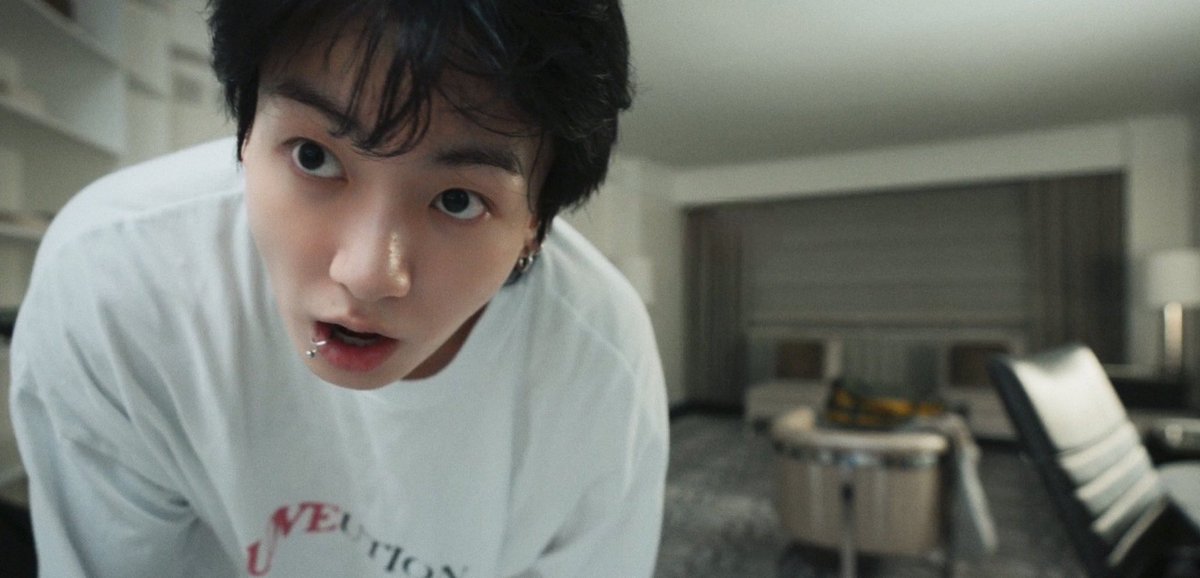 thvjkmon's tweet photo. he’s so bf coded https://t.co/1HExZbcqgQ