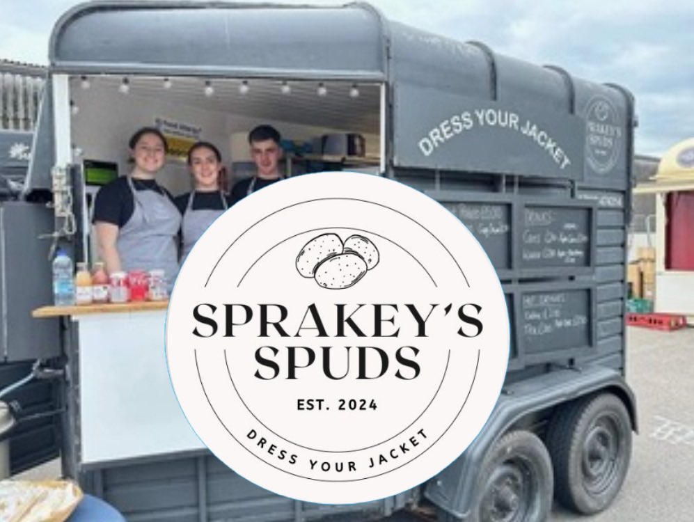 Foodie Friday at The Ally features Sprakey’s Spuds with hot and delicious stuffed baked potatoes!  Serving from 5-8pm.
Nothing more warming on a cold night by the fire in our cosy pub! Come on down, we’ll save a seat for you!
#Bruton #Evercreech
#Shepton #Wincanton
#CastleCary