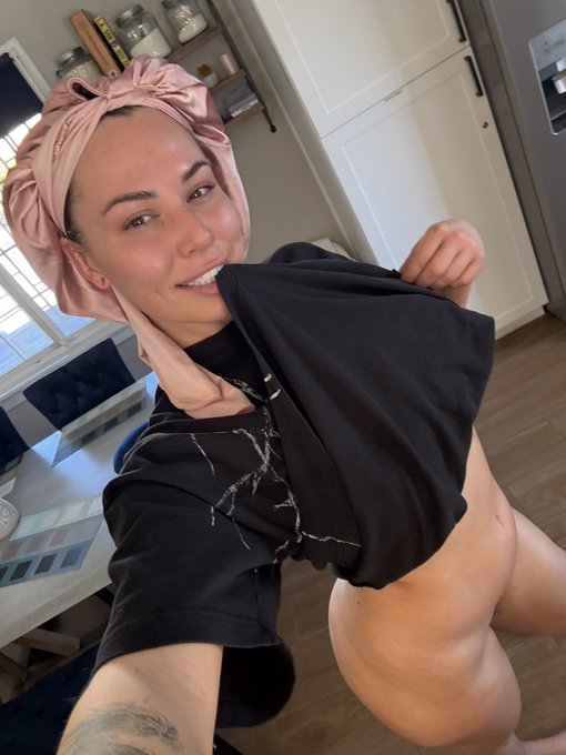 1 pic. Be honest , would you still hit ? ? https://t.co/q1hSXto8CO