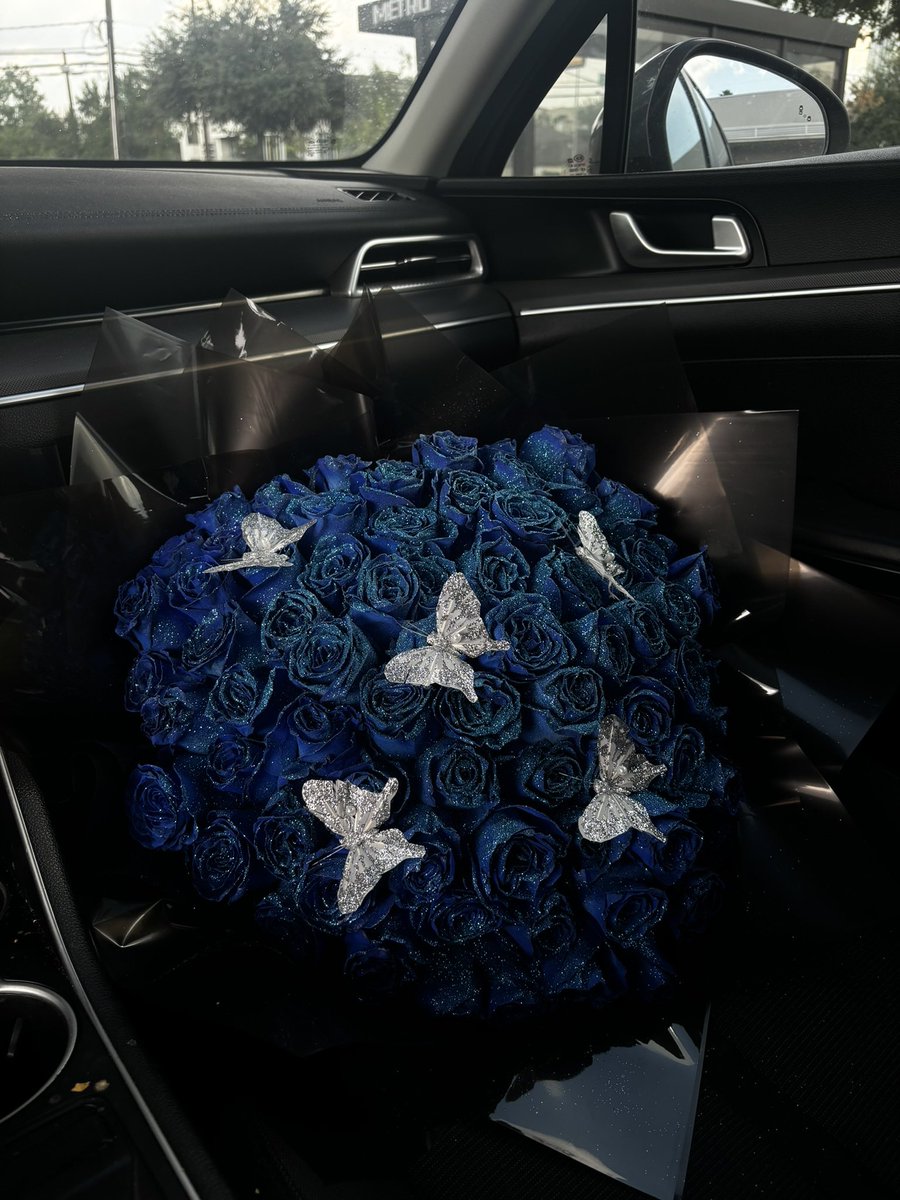 TJSLAYSS's tweet image. I’m a florist in the Houston Texas area, I am here to make sure your girlfriend has a  Valentine’s Day to remember.🥹💕
DM ME. 🫶🏾