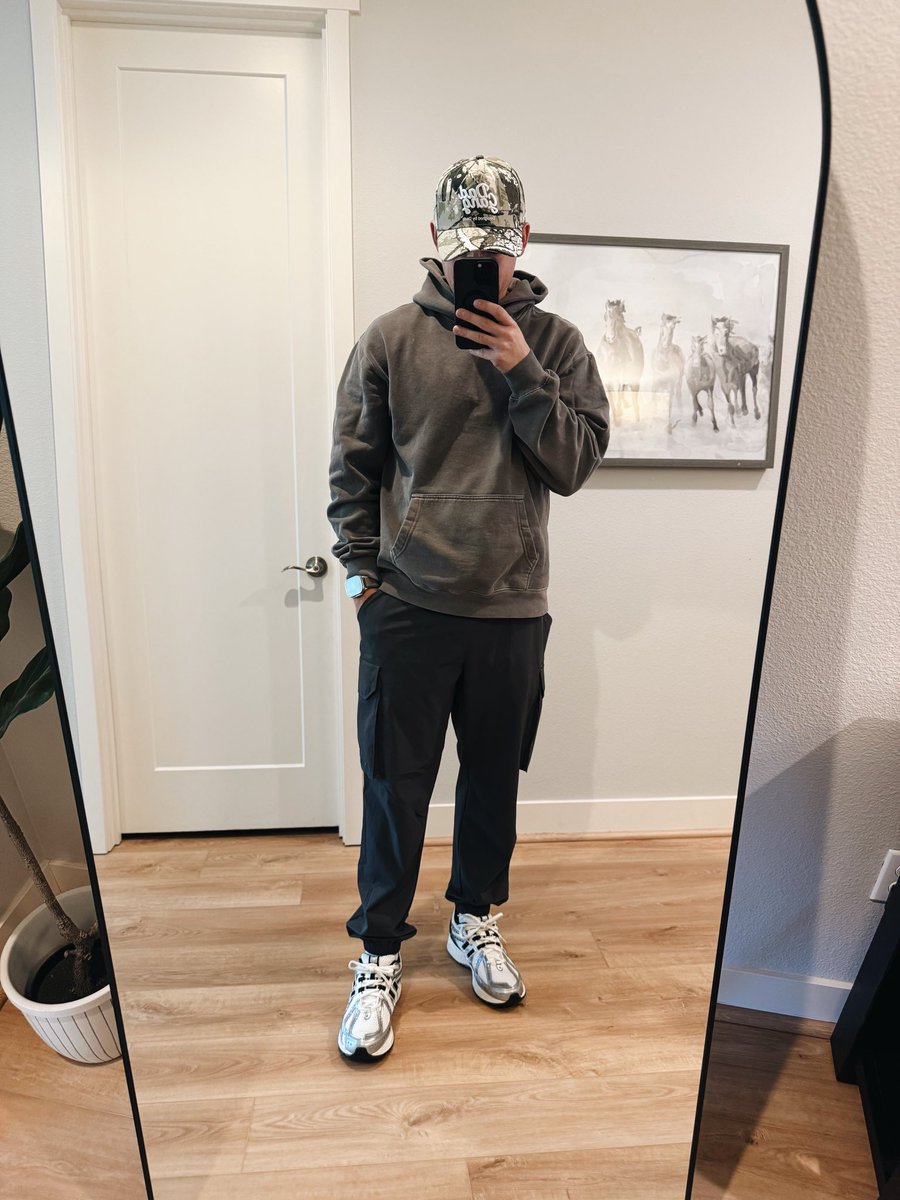 TheSzef's tweet photo. Today's #DadDrip is brought to you by @cutsclothing @newbalance @ascolour and of course @DadGangCo. https://t.co/ZjylpPoYNS
