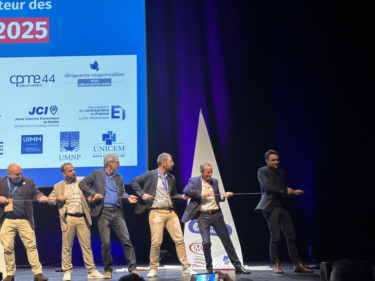 Vœux de monde économique ce soir!  Le collectif a l’honneur avec les copains du <a href="/CJD_NANTES/">CJD NANTES</a>  😁
#Voeuxeco2025