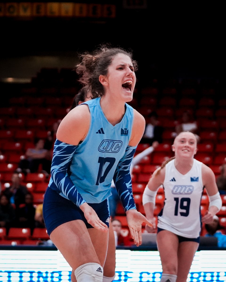 UIC_Volleyball's tweet image. One more day to spike the week out—Friday, here we come! 🏐 #chicagoscollegeteam