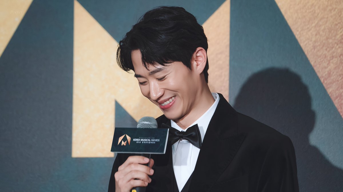 𝙋𝙤𝙚𝙩𝙧𝙮 tweet media