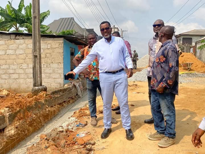 chigbu_chinyere's tweet image. The Honorable Commissioner for Works Rivers State Olisaelloka Tasie-Amadi Esq DSSRS embarked on an inspection tour of the ongoing rehabilitation of Nvigwe Road in Woji town,  Obio/Akpor Local Government Area,  Rivers State. 

23/01/2025

#MoW
#RiversFirst 
#SimIsWorking