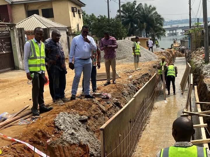 chigbu_chinyere's tweet image. The Honorable Commissioner for Works Rivers State Olisaelloka Tasie-Amadi Esq DSSRS embarked on an inspection tour of the ongoing rehabilitation of Nvigwe Road in Woji town,  Obio/Akpor Local Government Area,  Rivers State. 

23/01/2025

#MoW
#RiversFirst 
#SimIsWorking