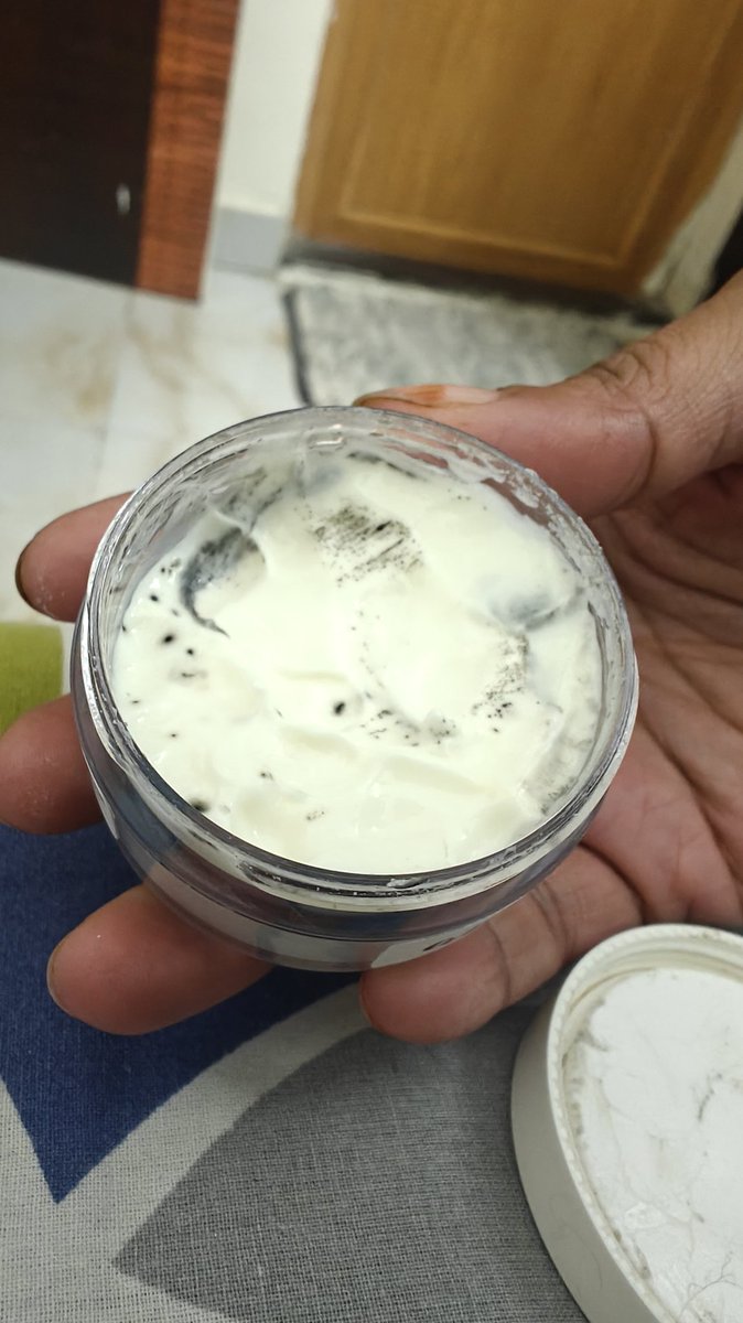 theblessedzee's tweet photo. @MyNykaa after several vain attempts to reach out, about a product from  @AuliLifestyle @AULIGLOW. Your customer care denied to return/ refund a stale product after 15 day return period. THIS IS HIGHLY UNPROFESSIONAL !! Do not sell without QC tests. @sharktankindia https://t.co/OWrpNsFXRc