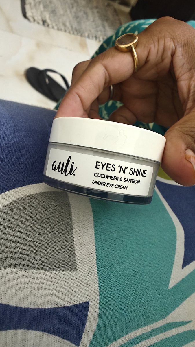 theblessedzee's tweet photo. @MyNykaa after several vain attempts to reach out, about a product from  @AuliLifestyle @AULIGLOW. Your customer care denied to return/ refund a stale product after 15 day return period. THIS IS HIGHLY UNPROFESSIONAL !! Do not sell without QC tests. @sharktankindia https://t.co/OWrpNsFXRc