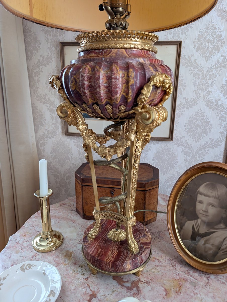 JoeHelpern's tweet photo. @Torrox4 @WallaceMuseum My mother passed and she had this item. Can you help me identify it? https://t.co/eJPuXCeNhx