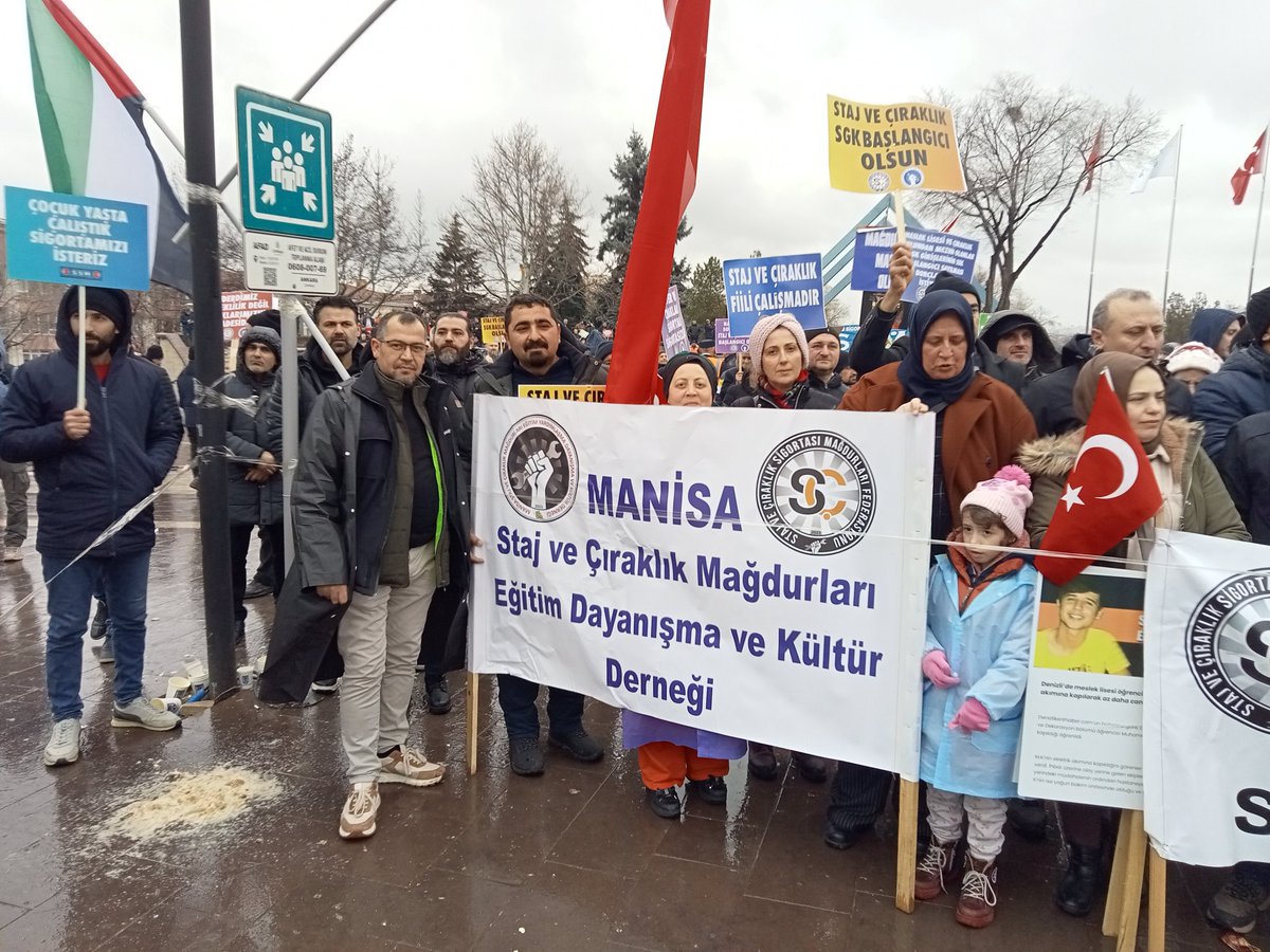 Manisa45scsm's tweet photo. Hayatın her karesinde var olan emekçilerin ilk sahaya atıldıkları staj ve çıraklık fiili bir çalışmadır 3308 4A tescili başlangıç sayılmalıdır
@RTErdogan @Akparti
@isikhanvedat @dbdevletbahceli @MhpTbmmGrubu @MHP_Bilgi @erkanakcay45 
Unutulmasın 
#3308YasasıHakihlalidir https://t.co/hn9vFbkTND
