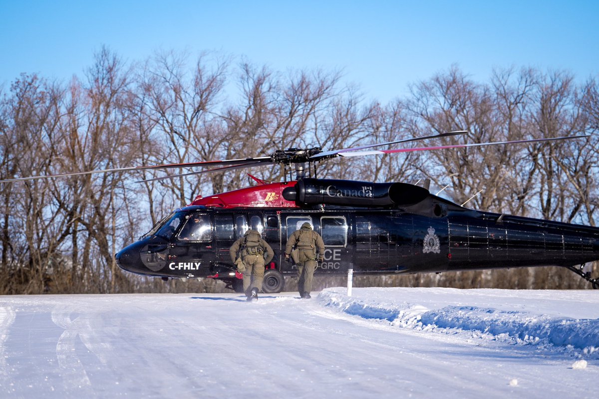 Aghaaleem's tweet photo. New photos released by the RCMP show a Black Hawk helicopter in action as part of border control #RCMP https://t.co/Iy9FojnUYF