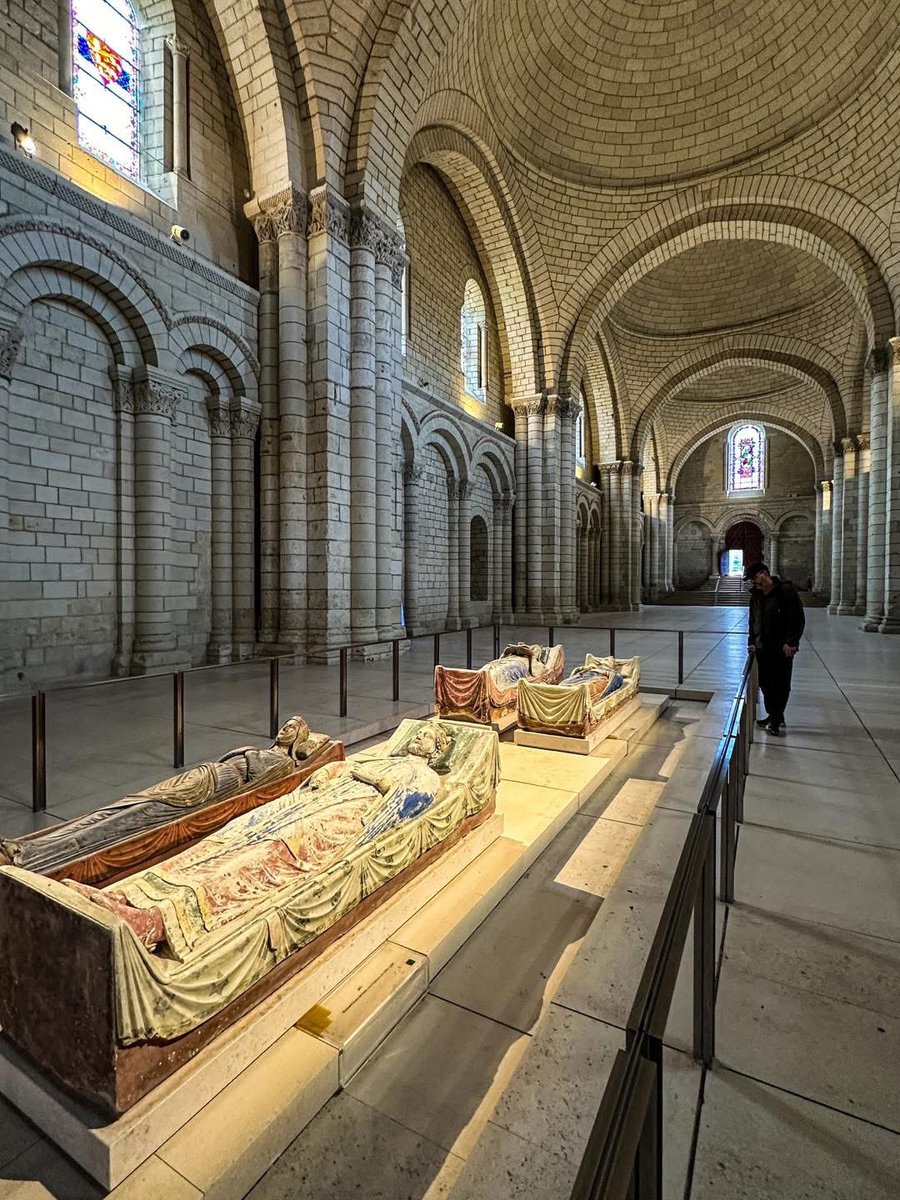 SavingCastles's tweet photo. The effigies in the Abbaye de Fontevraud 

They are among the most significant medieval sculptures in Europe, depicting members of the Plantagenet royal family who played pivotal roles in European history. These effigies, made of stone and painted in vibrant colors. https://t.co/FOZm3xojuC