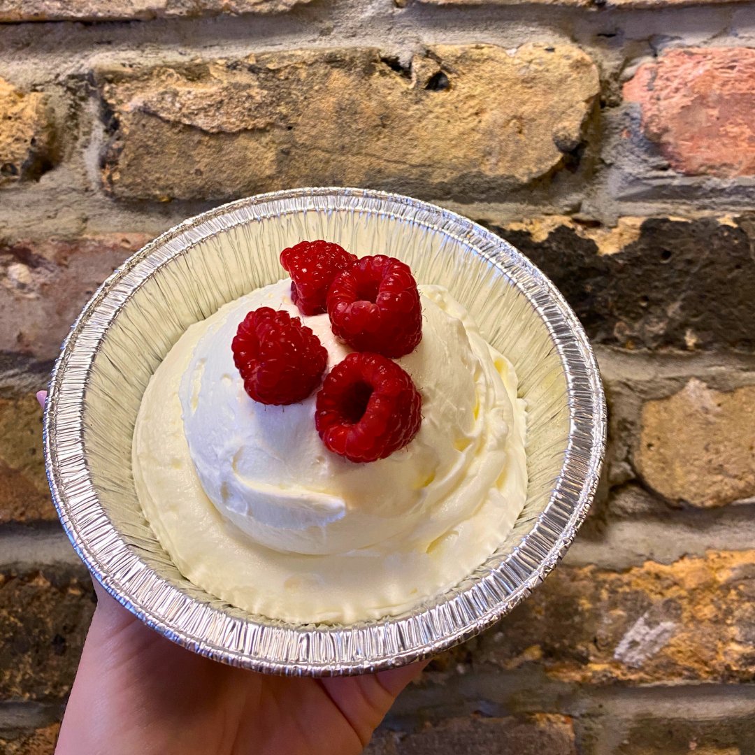 eatmacshack's tweet photo. ☀️ Waiting for some sunshine? So are we. In the meantime, sweeten your day with our Here Comes the Sun pie: graham cracker crust, lemonade whipped cream, raspberries, and white chocolate chips.

Available through Sunday, 1/26! 🗓️ https://t.co/a5aDNMtxcy