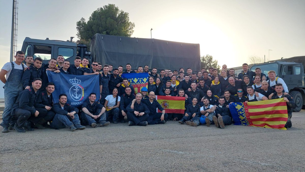 Defensagob's tweet photo. Tras semanas de intenso trabajo en las zonas afectadas por la #DANA, los alumnos de la Escuela de Especialidades 'Antonio Escaño' de #Ferrol dan paso a los Infantes de Marina del Tercio Armada, que regresan de nuevo a #Valencia.

🙌 ¡Gracias por vuestro trabajo!

📸 @Armada_esp https://t.co/nU2hXLZx6W
