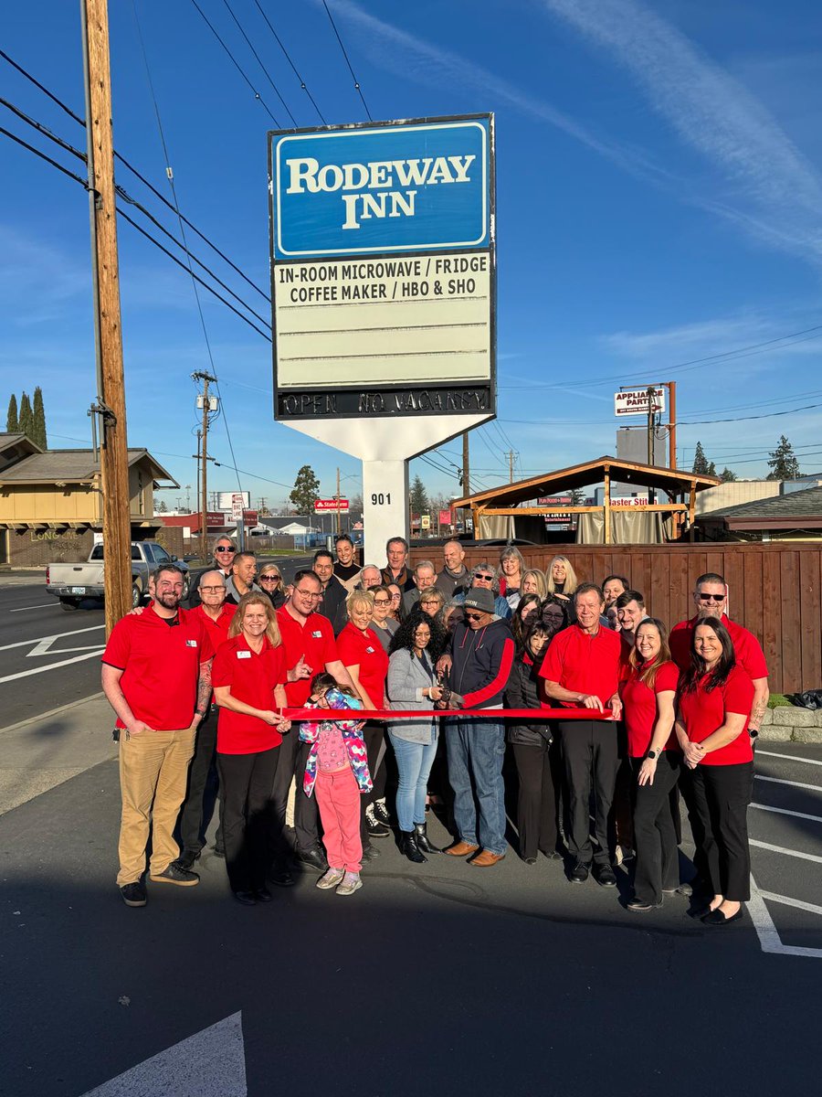 RodewayOR189's tweet image. What a Fantastic Morning at Rodeway Inn Medford!
We were absolutely thrilled to host the Greeters today, and it truly was a morning to remember. A HUGE thank you to The Chamber of Medford &amp;amp; Jackson County and all our amazing Greeters friends for making this gathering so special.