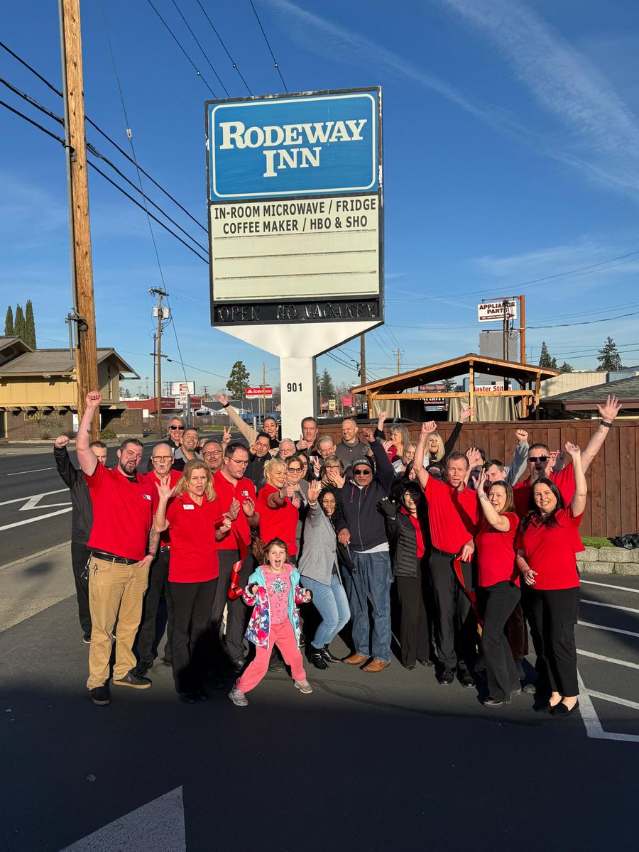 RodewayOR189's tweet image. What a Fantastic Morning at Rodeway Inn Medford!
We were absolutely thrilled to host the Greeters today, and it truly was a morning to remember. A HUGE thank you to The Chamber of Medford &amp;amp; Jackson County and all our amazing Greeters friends for making this gathering so special.