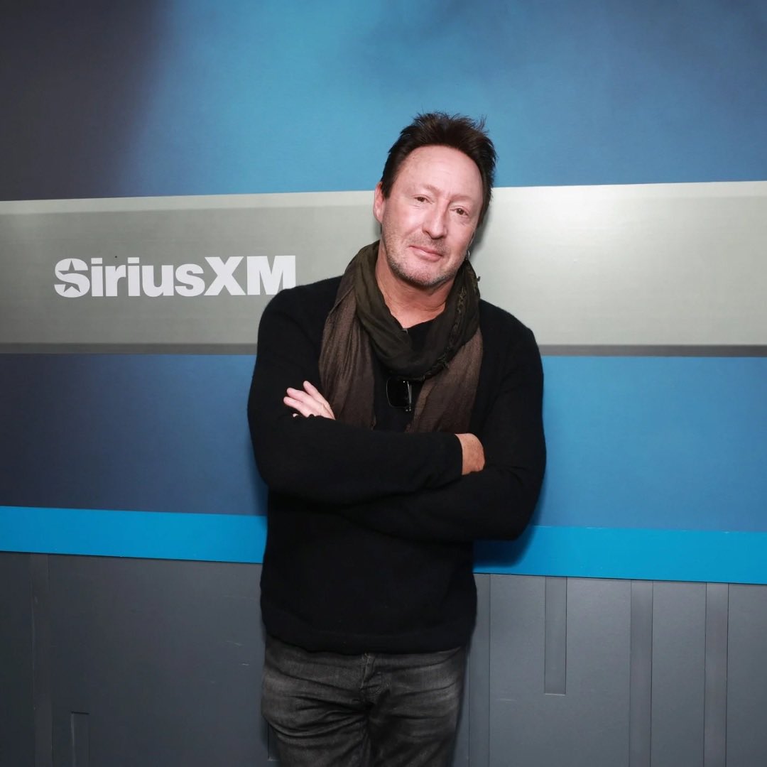 JulianLennon's tweet image. Thanks to Sirius XM for hosting me last month in NY to discuss my new photography book, “Life’s Fragile Moments”, on The Fab Fourum, Classic Rewind and That Eric Alper Show. 🎙️

If you’re a Sirius subscriber, many of the episodes are in rotation and/or available on demand via the…