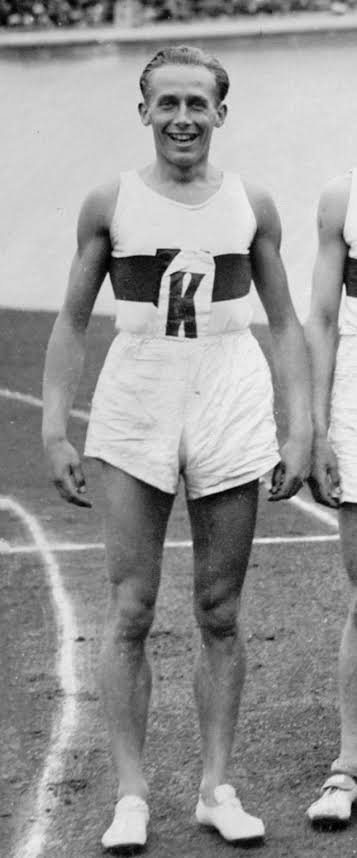 Dr NoseyParker tweet media