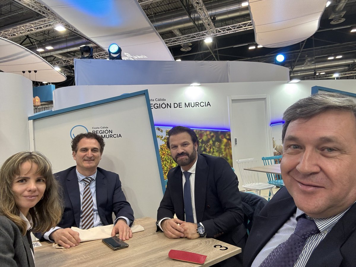 Reunión en #FITUR2025 con tecnología turística <a href="/iberiran/">IBERIRAN</a>