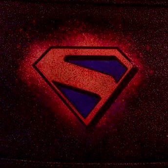 dailyplanetbr_'s tweet photo. O logo me lembrou bastante o da Melissa.

Será que o símbolo dessa Supergirl fará referência a série? 👀 https://t.co/zVzHHHjs3i