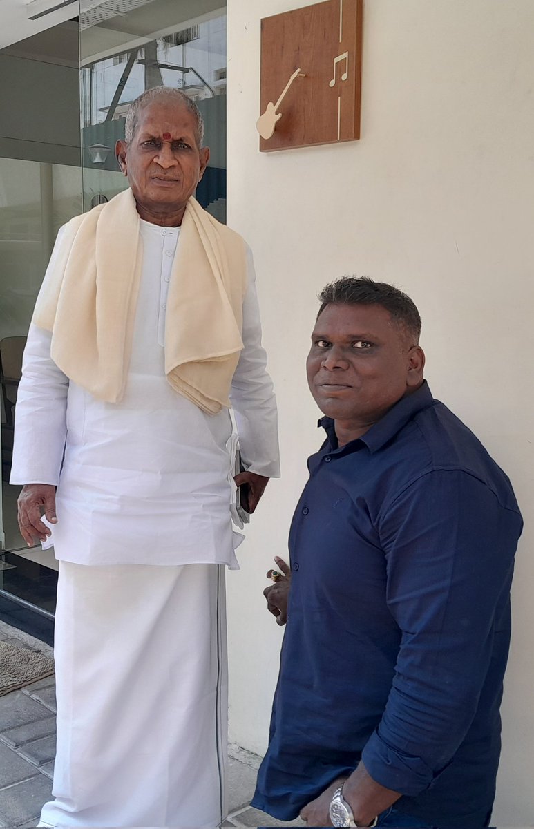 தற்குறிப்பேச்சு தரமற்று போச்சி 
இசையை கேட்டு ஏதோ குரைத்த காட்சி 
முதலும் முடிவுமாய் நிறுத்து உன் ஆணவ பேச்சு 
நேருக்கு நேர் விழி பார்த்து பேச முடியாத கோழைக்கு கண்ணாடி சாட்சி.
#அஃறிணைமிஷ்கின்
#நாவடக்கம்வேண்டும்தற்குறி