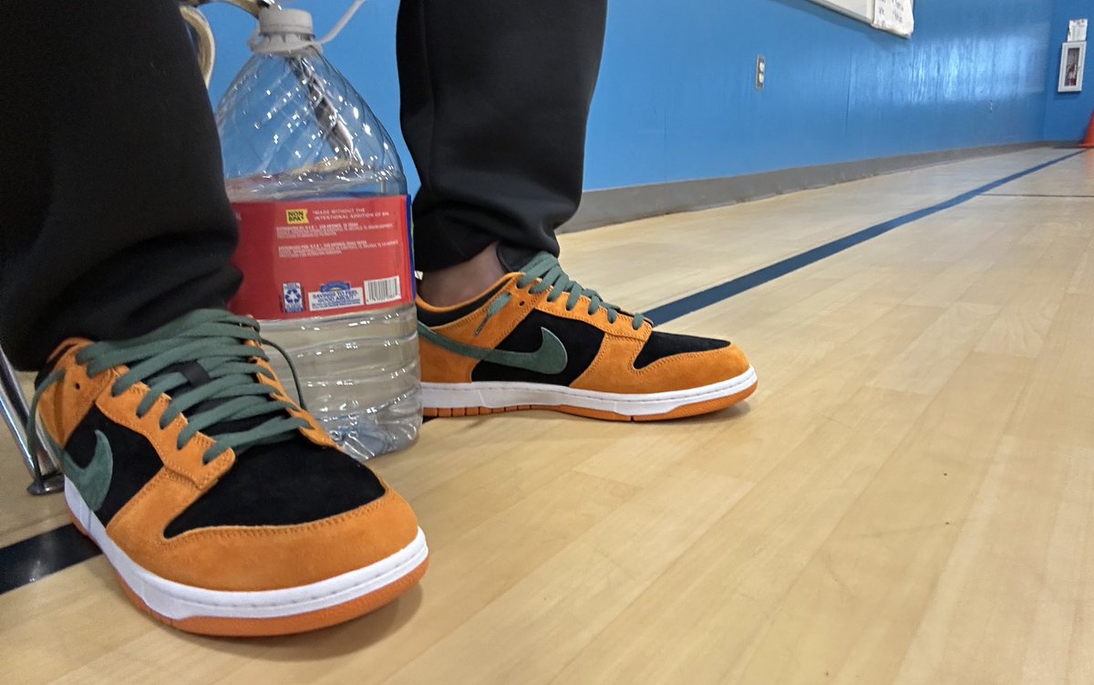 JLogs10's tweet image. Horrible pics of kicks
.
.
.
Nike Dunk Low “Ceramic”
#Nike #Dunks
Semi-daily 🧵👇