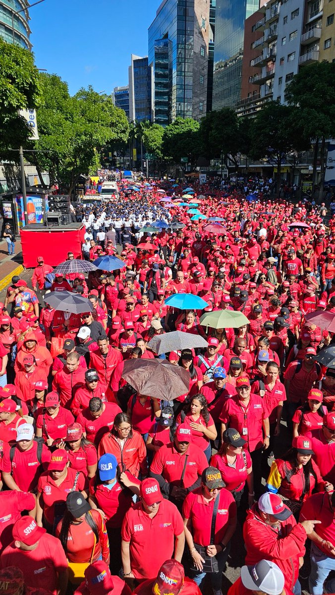 ArondonFT's tweet photo. La Marea Roja Rojita!!! 🇻🇪❤️ https://t.co/EvnBL2ejZO