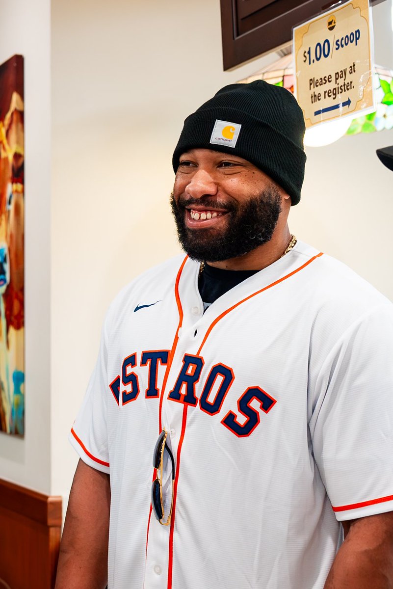 astros's tweet photo. Kicking off #AstrosCaravan in Austin!

Fans were in for a sweet treat at @ILoveBlueBell! https://t.co/YQVB6ZmaVO