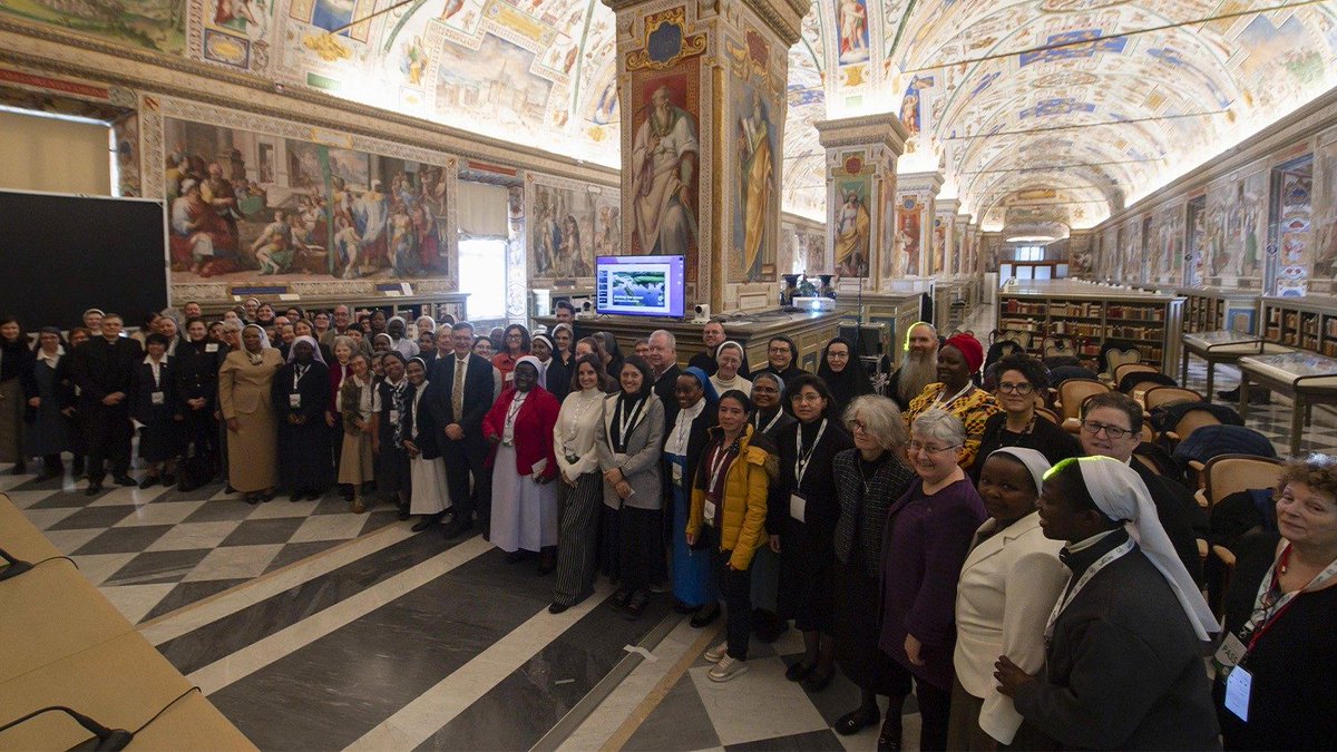 vaticannews_it's tweet image. “Profetesse di speranza”, il genio delle #suore e la forza della comunicazione

Esperienze, testimonianze, missioni, progetti da tutto il mondo alla Conferenza del #Giubileo con le religiose

@SalvoCernuzio
@Cuamm 
@TalithaKumRome 

Leggi ⬇️  vaticannews.va/it/vaticano/ne…