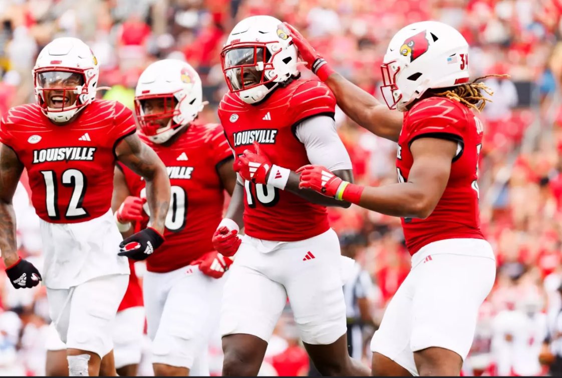 After a great conversation with <a href="/CoachMaslowski/">Karl Maslowski</a> I’m blessed to receive an offer from the University Of Louisville! 

<a href="/LouisvilleFB/">Louisville Football</a> <a href="/EDGYTIM/">Timothy “EDGYTIM” OHalloran</a> <a href="/CaravanFootball/">Caravan Football</a> 

#AGTG #Louisville