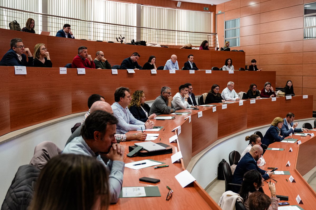 Globalcaja (@somosglobalcaja) on Twitter photo #ENC La Escuela de Negocios Cooperativos, impulsada por #Globalcaja y <a href="/CoopAgroCLM/">Cooperativas Agro-alimentarias Castilla-La Mancha</a> comparte los conocimientos de directivos de cooperativas líderes, como Julio Roda CEO de <a href="/agrosevilla_/">Agrosevilla</a> 🫒quien en su intervención ha defendido el control de toda la cadena de valor, desde la #ENC La Escuela de Negocios Cooperativos, impulsada por #Globalcaja y <a href="/CoopAgroCLM/">Cooperativas Agro-alimentarias Castilla-La Mancha</a> comparte los conocimientos de directivos de cooperativas líderes, como Julio Roda CEO de <a href="/agrosevilla_/">Agrosevilla</a> 🫒quien en su intervención ha defendido el control de toda la cadena de valor, desde la